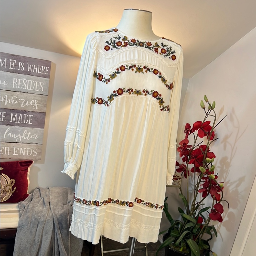 Free People Embroidered Dress Ivory Floral Boho Long Sleeve Pleated Size Small